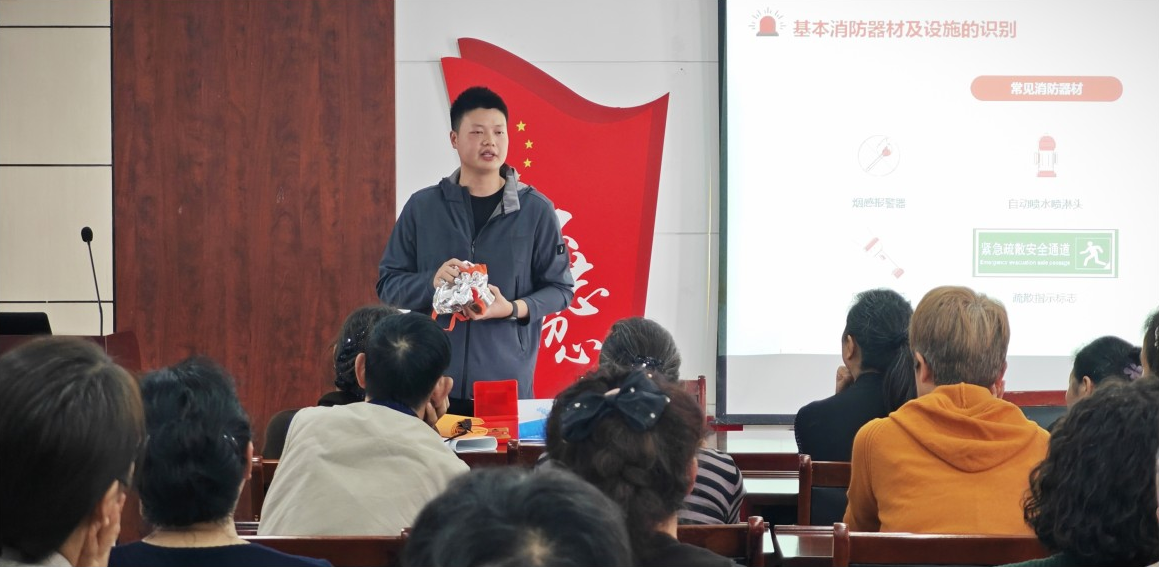 依愛消防重陽進(jìn)社區(qū)，金秋慰問情暖夕陽紅